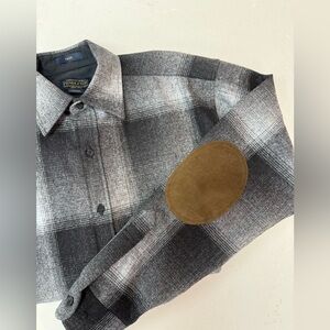 PENDLETON TRAIL Men’s Flannel with Suede Elbow Patches